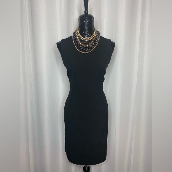 OLD Navy Fitted Stretch Career
Sheath V Neck Dress - Picture 4 of 8